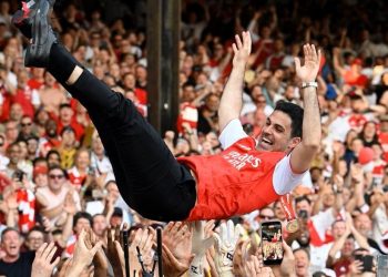 Mikel Arteta mengkritik penerapan aturan area teknis di Premier League setelah mendapat kartu kuning kedua musim ini saat Arsenal menang 2-0 atas Everton.
