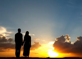 Kisah Ali bin Abi Thalib dan Fatimah az-Zahra mengajarkan kesederhanaan, keteguhan dalam rumah tangga, serta zikir yang diajarkan Rasulullah.