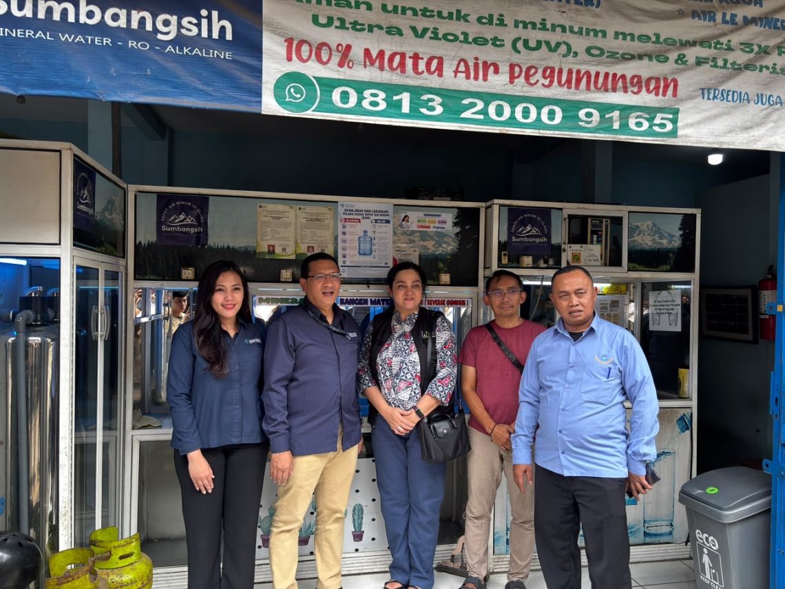 Kemendag Sebar Poster Perlindungan Konsumen di Depot Air Isi Ulang