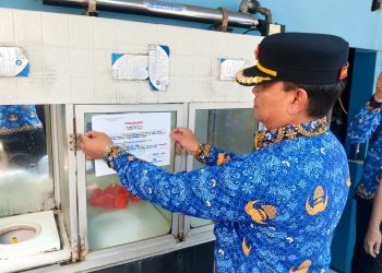 Satpol PP DKI Tutup 18 Depot Air Minum Isi Ulang