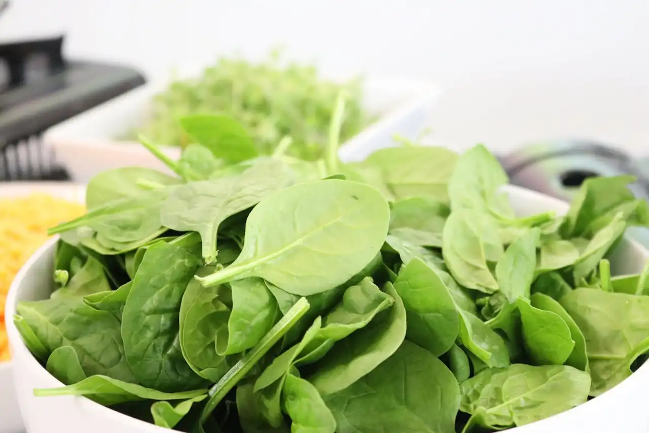 The Green Powerhouse You Need: How Spinach Is Seriously Supercharging Your Brain and Life