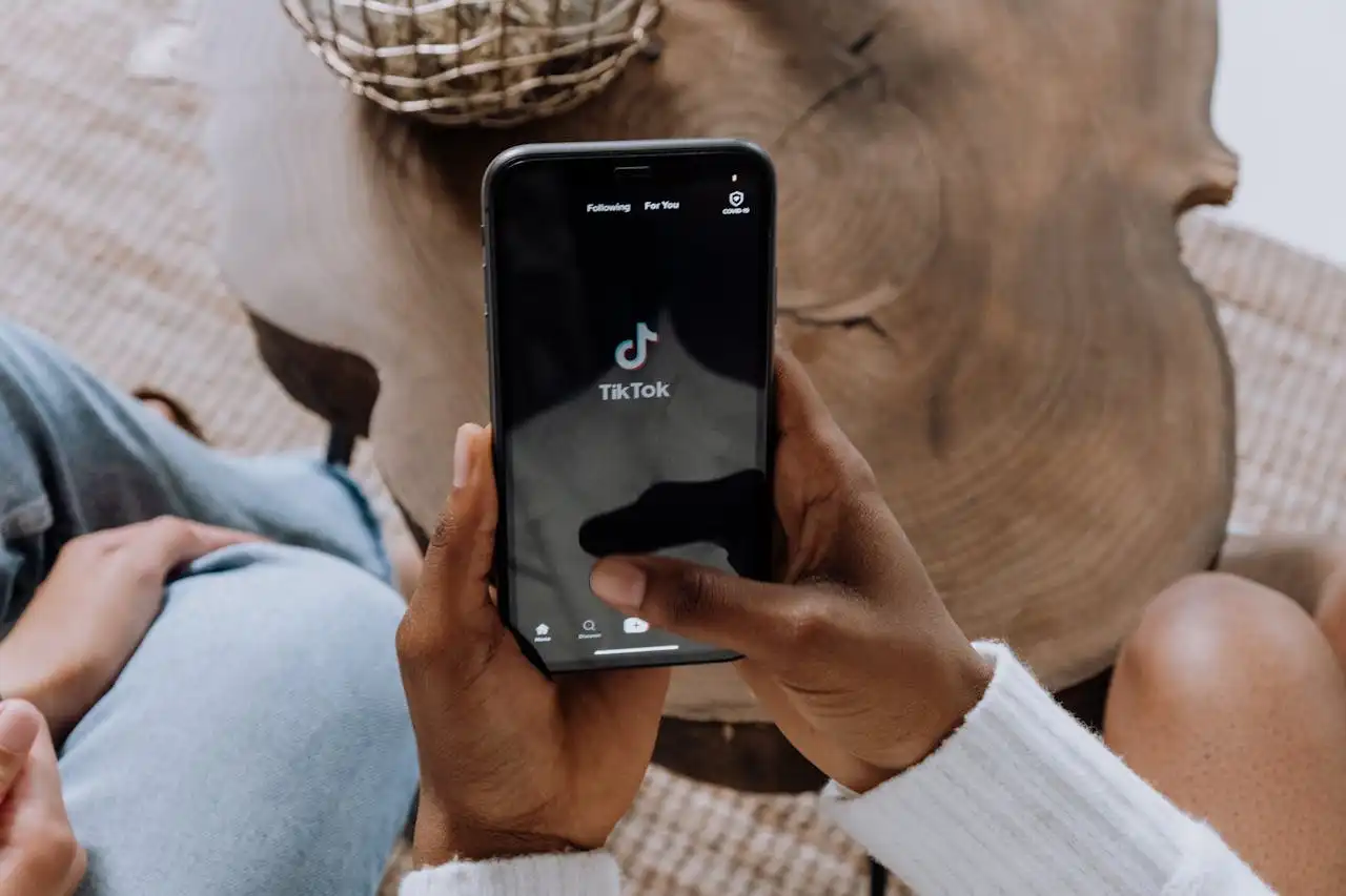 TikTok in the Gen Z Era: A Scroll Through the Younger Generation's Soul