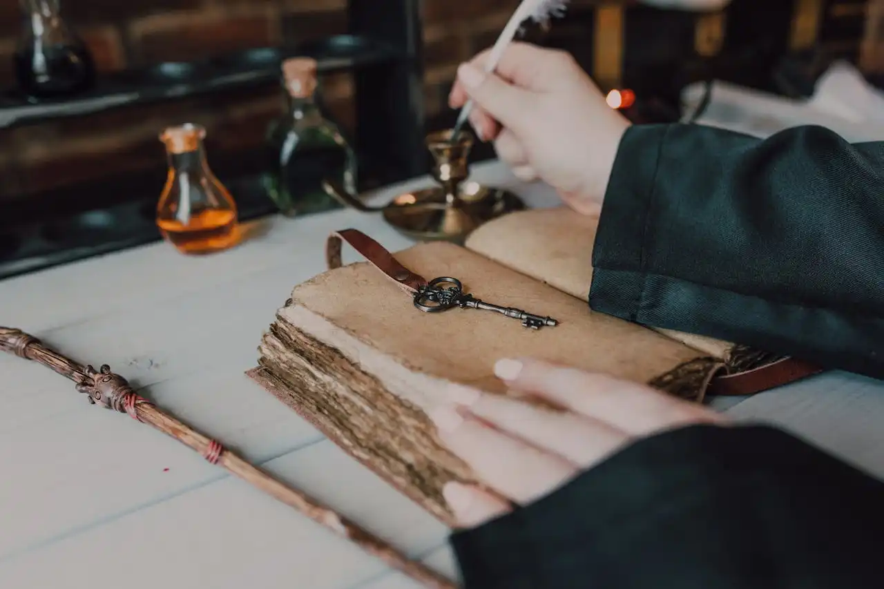 Hogwarts: The World's Greatest Wizarding School and Its Everlasting Enchantment