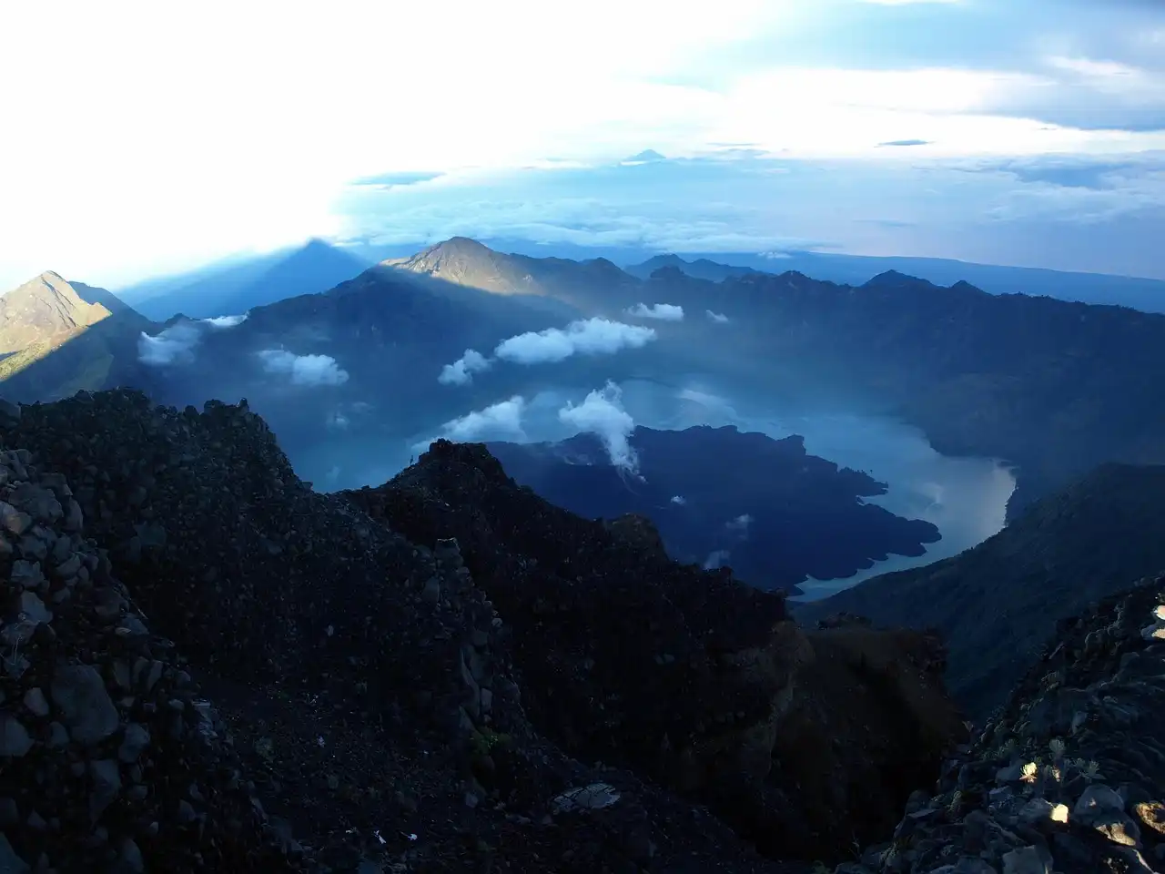 For Beginner Climbers: 7 Things You Must Know Before Stepping onto Mount Rinjani