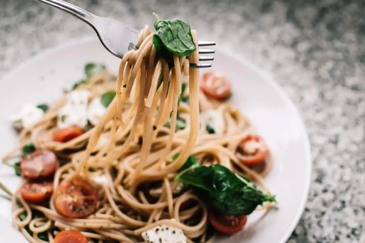 More Than Just a Stomach Filler: Why Your Lunch Choices Affect Your Focus and Work Energy