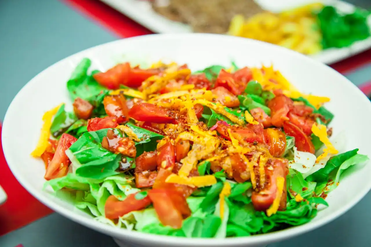 Myths and Facts About Vegetarianism: Debunking the Dinner Table Drama