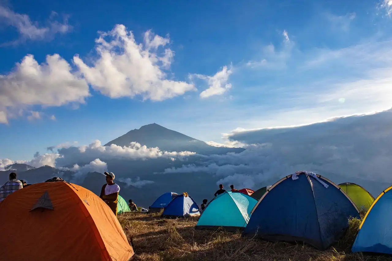Conquering Rinjani: Navigating the Seasons for Those Legendary Views