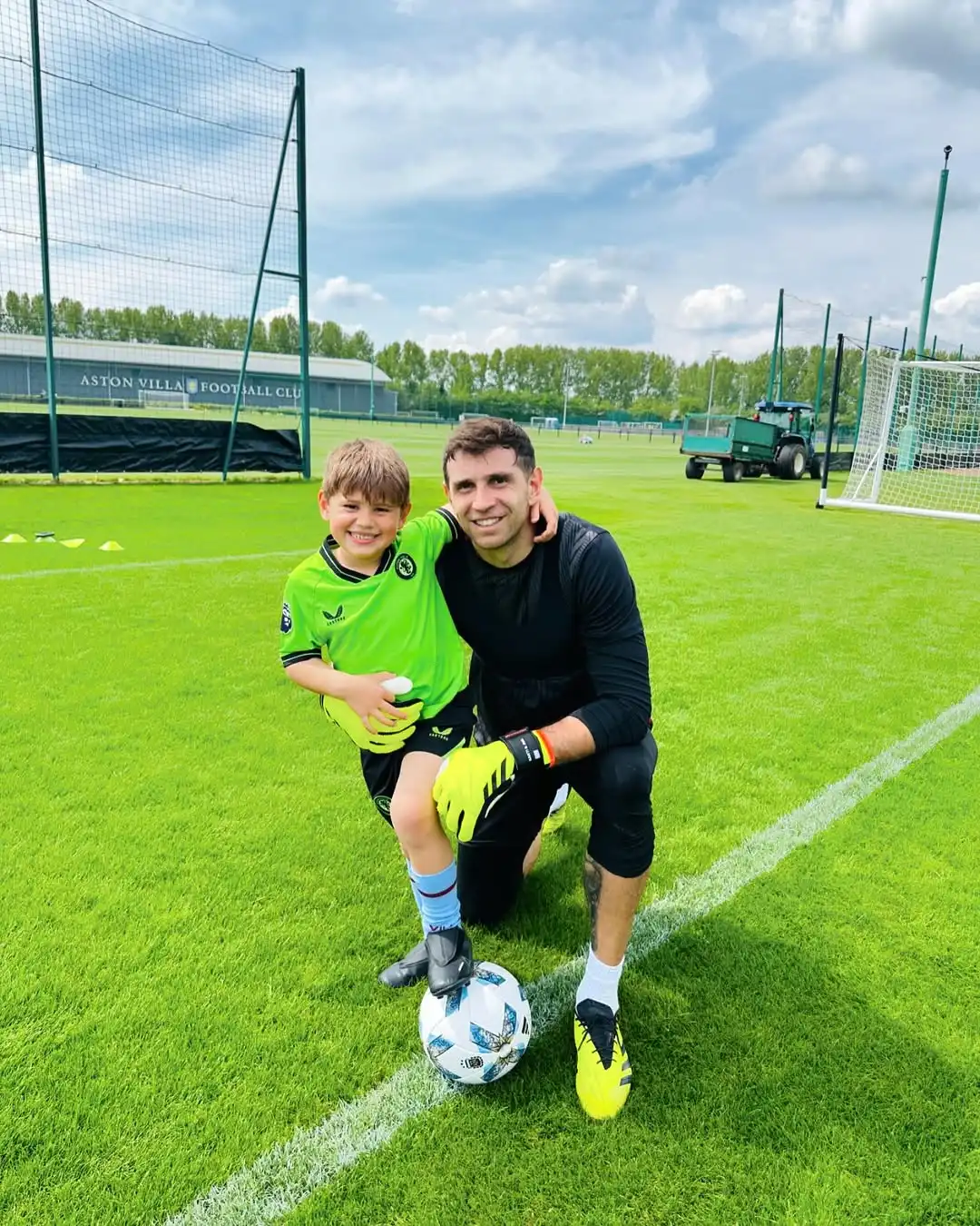 Emiliano Martínez at Aston Villa: A Pillar of Defense and a Fan Idol