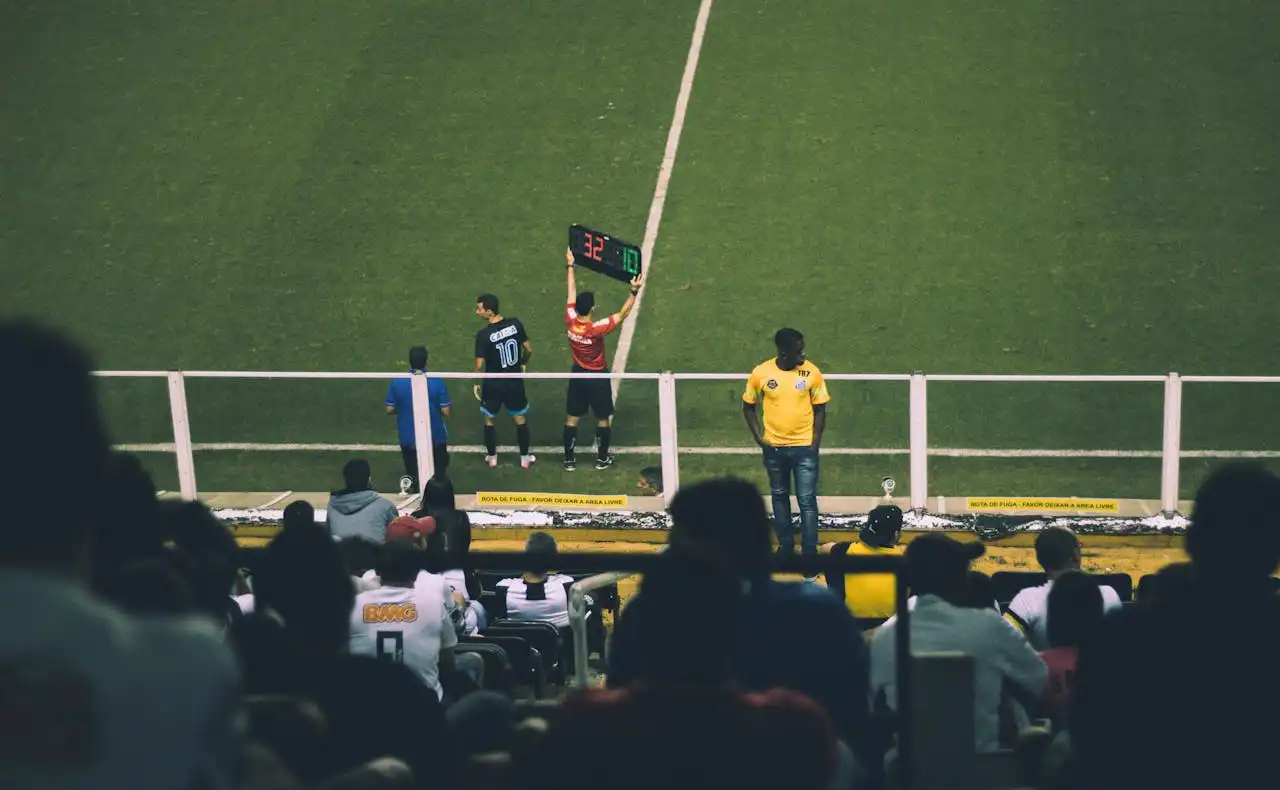 Football Jerseys: More Than Just Clothing, A Symbol of Club Identity and History