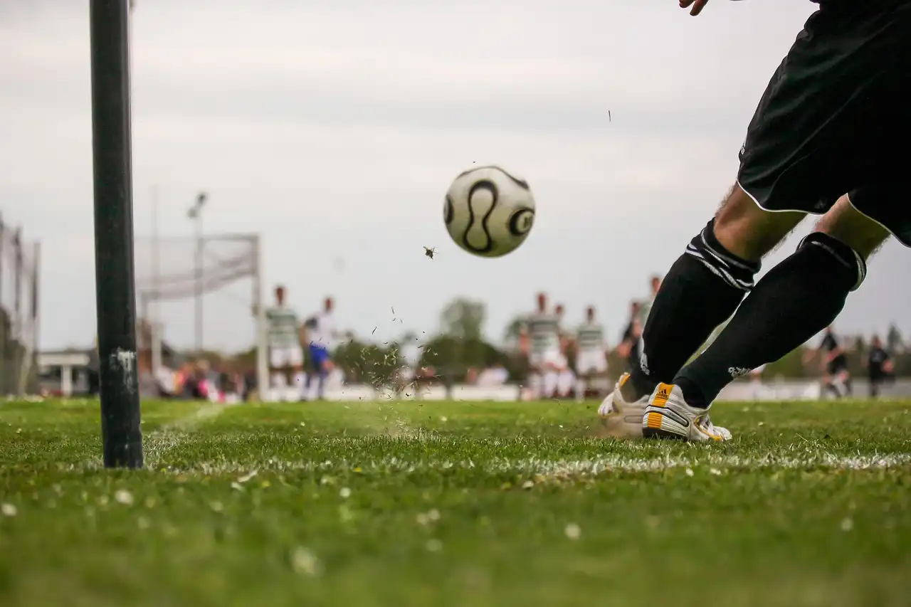 Game Reader: Why Defenders Are the Brains Behind Tight Defenses