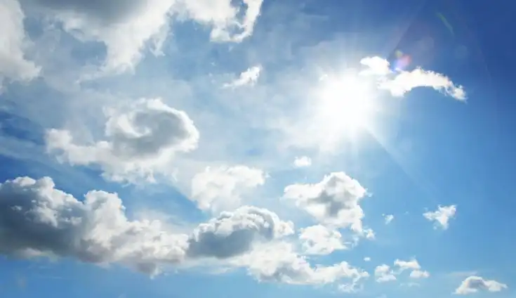 Awas Basah Kuyup! Langit Jatim Siang Ini Bakal Berubah Drastis, Cek Peringatan BMKG Sebelum Keluar Rumah!