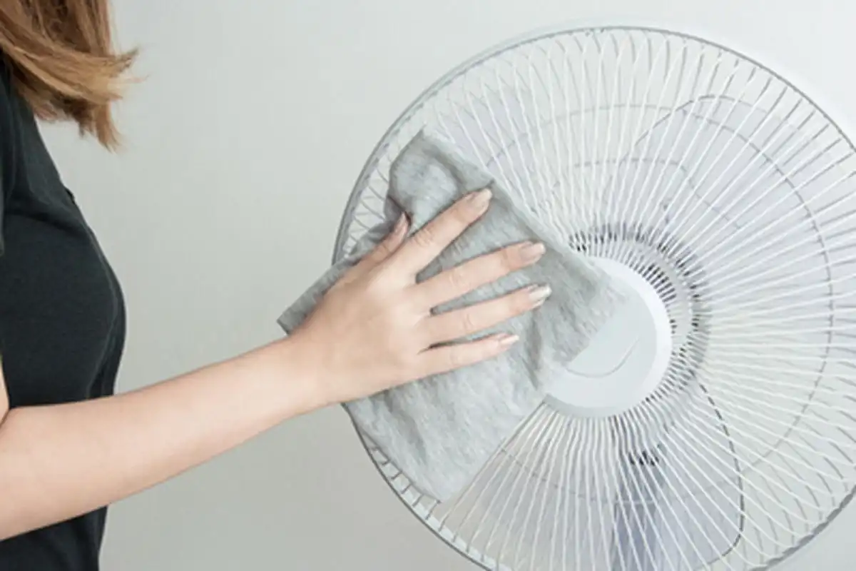 Kipas Angin Bau Debu Terbakar? Ini Cara Bersihkan yang Benar