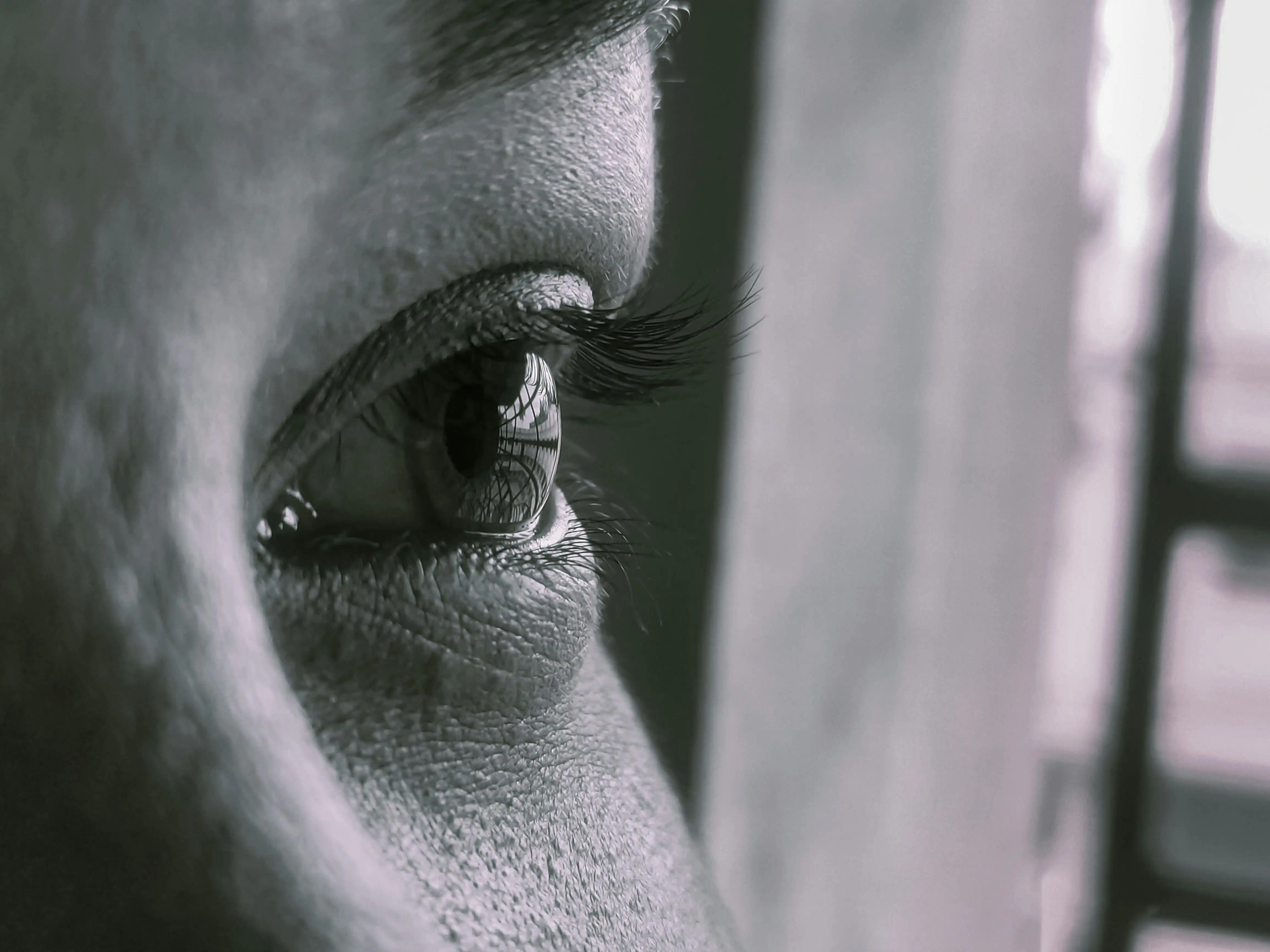 Mengapa Mata Perih Saat Menahan Kedip? Ini Penjelasannya