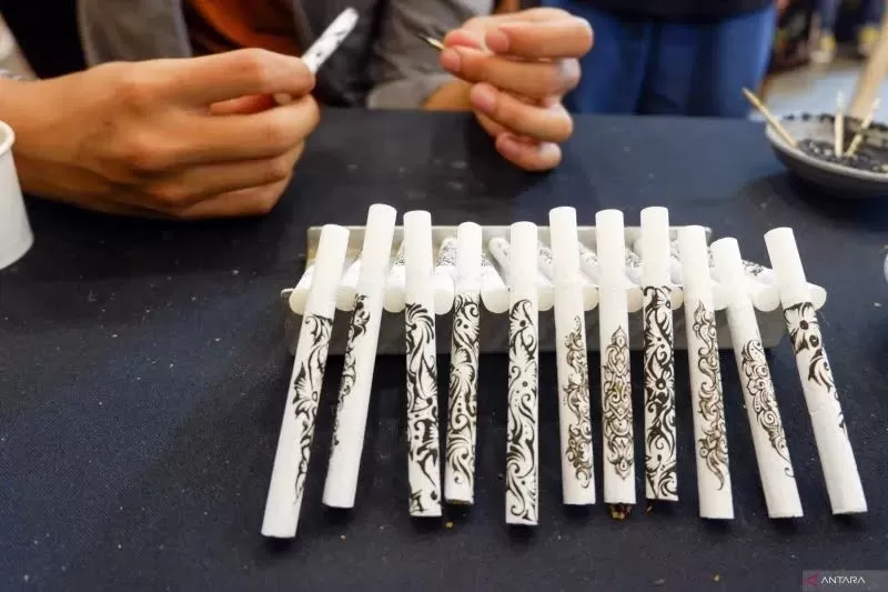 Seni Melukis Batang Rokok, Mengenal Tradisi Nyethe yang Melegenda di Tulungagung