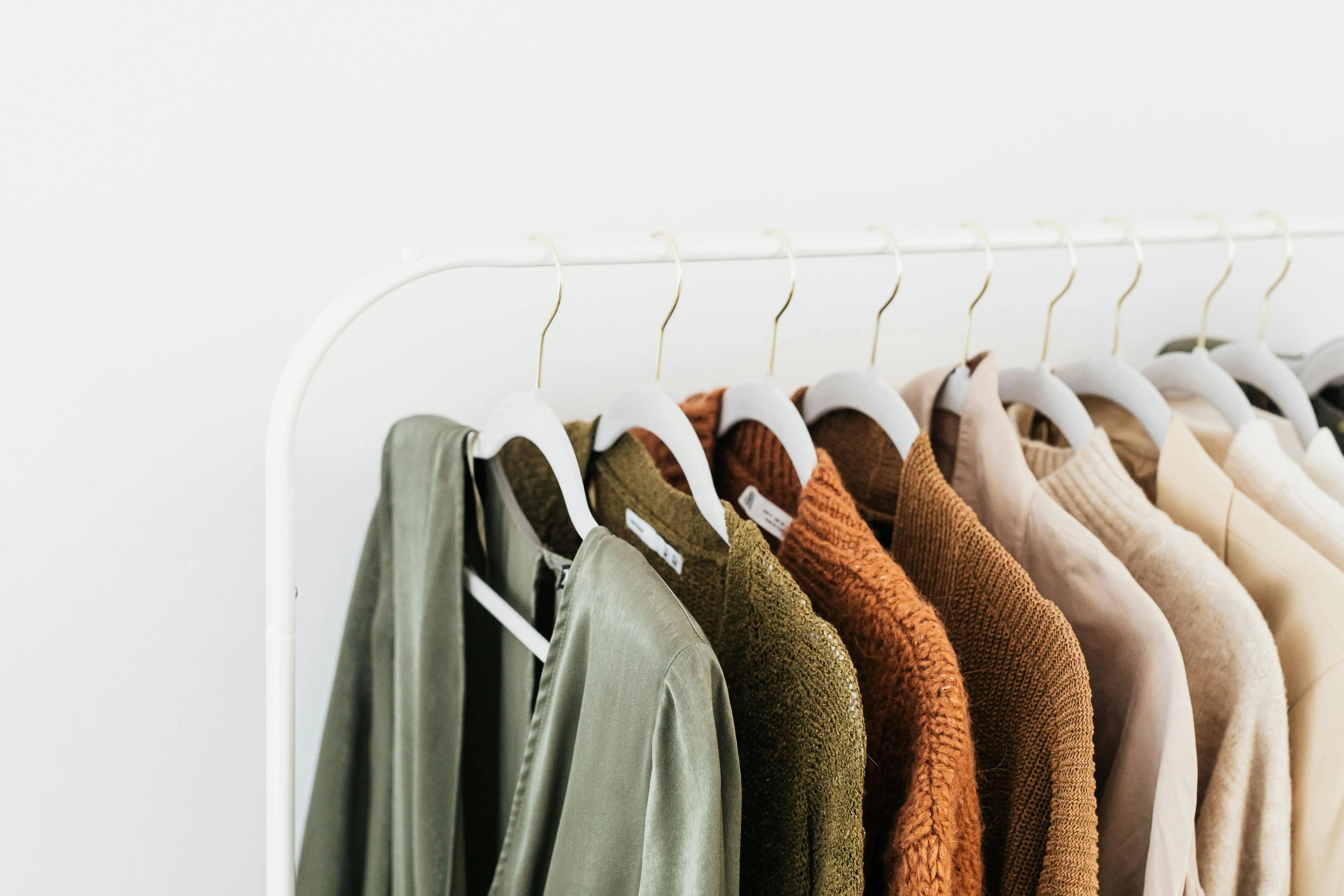 Hanya Modal 10 Baju! Mengenal Tren Capsule Wardrobe yang Ramah Kantong dan Lingkungan