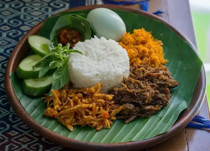 Nikmatnya Sarapan Nasi Krawu Gresik dengan Bungkus Daun Pisang