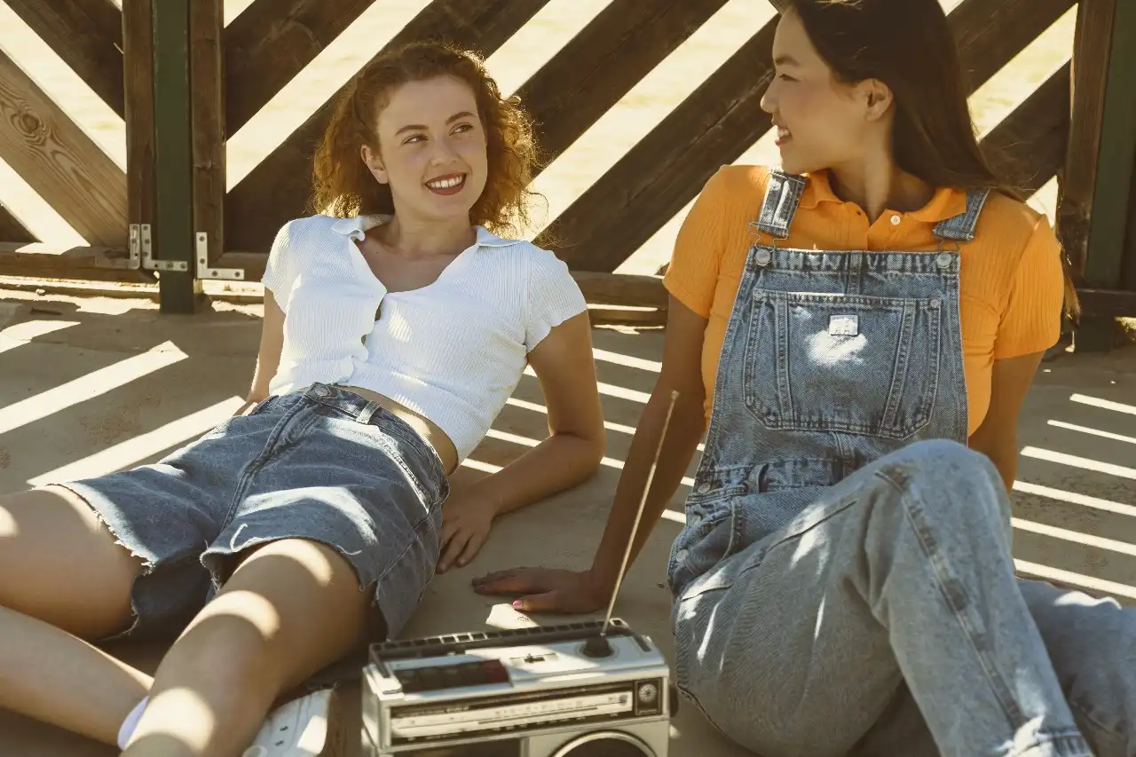 Lagu Lama & Baju Y2K: Gelombang Nostalgia Menghantam!