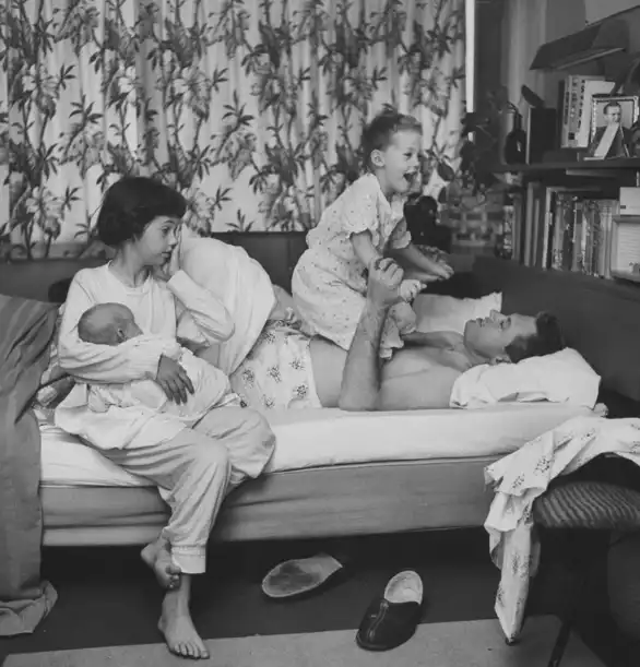 Membedah Invisible Work dari Perspektif Tahun 1956 Hingga Realitas Rumah Tangga Modern