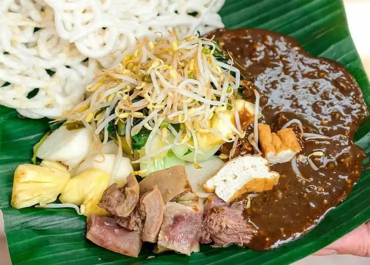 Uji Nyali Lidah dengan Rujak Cingur, Sensasi Makan "Moncong Sapi" yang Bikin Kangen
