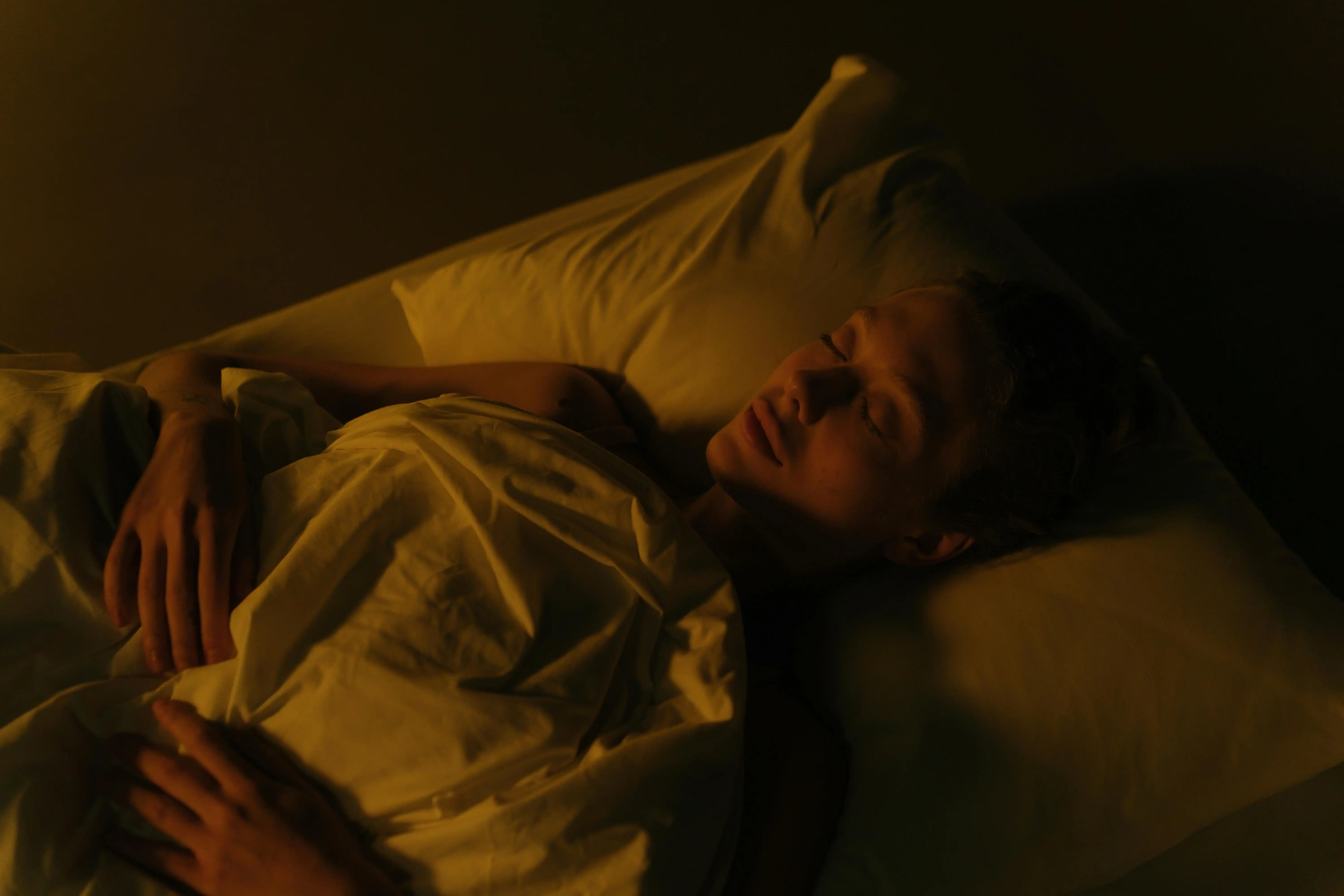 Mengapa Lampu Menyala Saat Tidur Bisa Merusak Kualitas Istirahat?