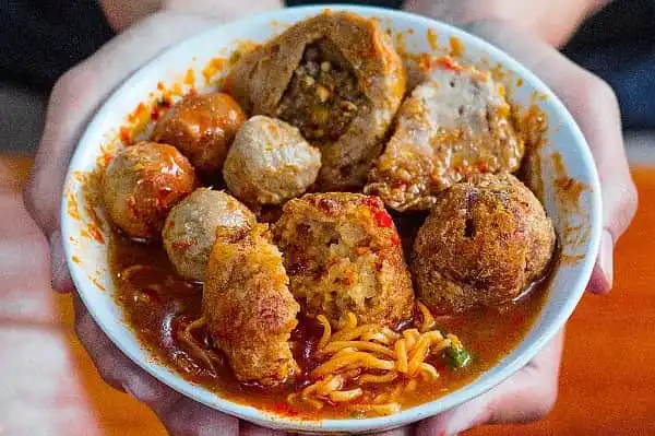 Penyelamat Nasi Putih: Bagaimana Sambal Menjadi Simbol Kemewahan Paling Murah di Indonesia