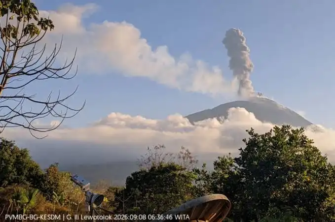 Update Kondisi Gunung Ile Lewotolok: Abu dan Lava Hiasi Lembata