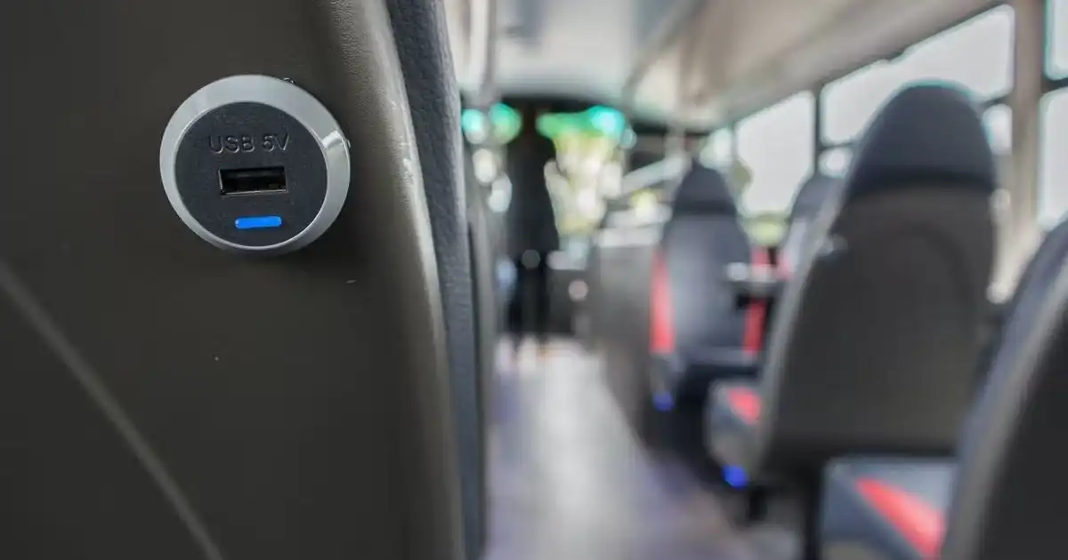 Sering Dilakukan Penumpang, Charge Powerbank & Baterai Kamera di Bus Ternyata Memicu Hal-Hal yang Tidak Diinginkan