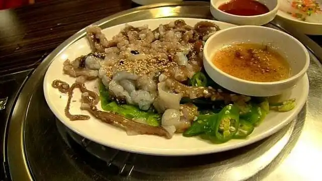 Sensasi Makan Sannakji, Berani Telan Gurita yang Masih Menggeliat dan Menempel di Tenggorokan?