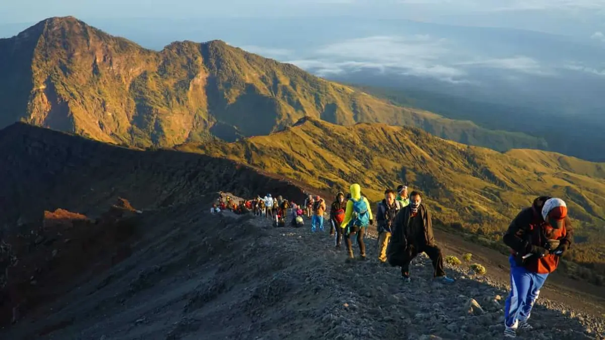 Jangan Nekat! Inilah Waktu Paling Aman dan Magis untuk Summit Attack di Rinjani