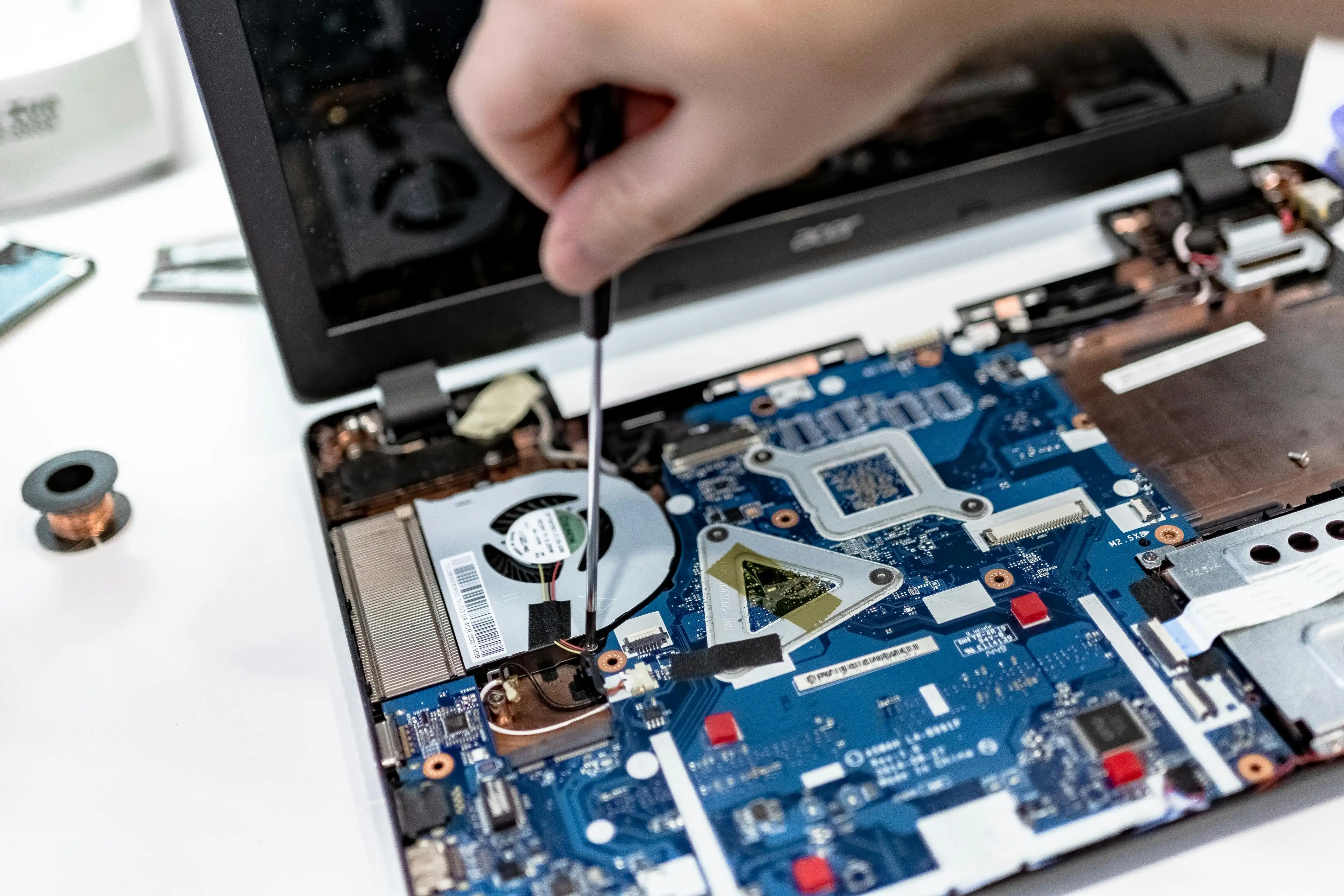 Hindari 5 Hal Remeh Ini Agar Motherboard Laptop Tak Cepat Mati