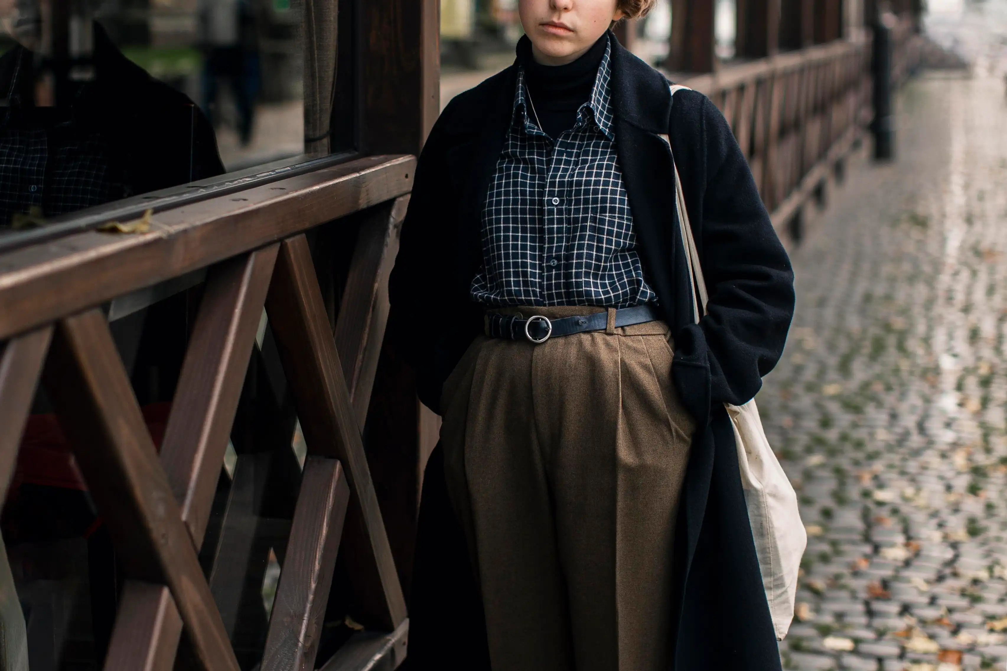 “Gaya Lama Kok Masih Laku? Rahasia Baju Vintage & Retro yang Tak Kunjung Padam!