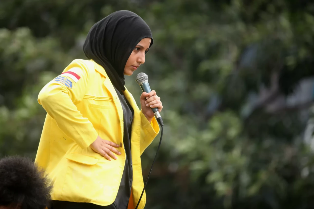 Aksi Heroik Fathimah Azzahra Hadapi Polisi di Jantung Jakarta