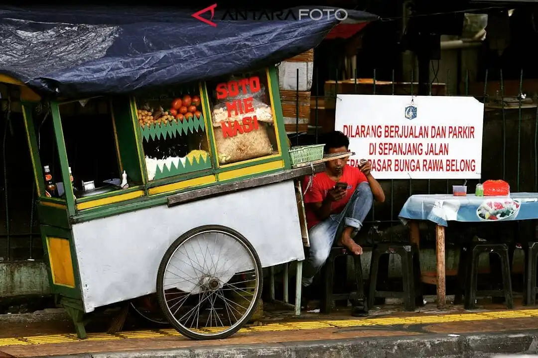 Trotoar Berbagi: Dilema Pedagang Kaki Lima Antara Hak Ekonomi dan Hak Pejalan Kaki