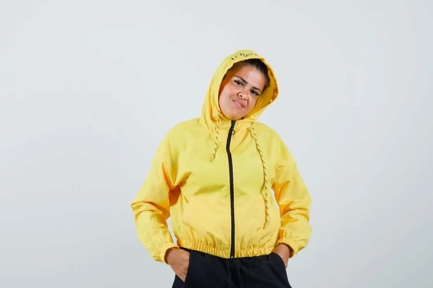 Waspada Heat Stroke! Bahaya Tersembunyi di Balik Tren Olahraga Pakai Jaket Tebal di Siang Hari