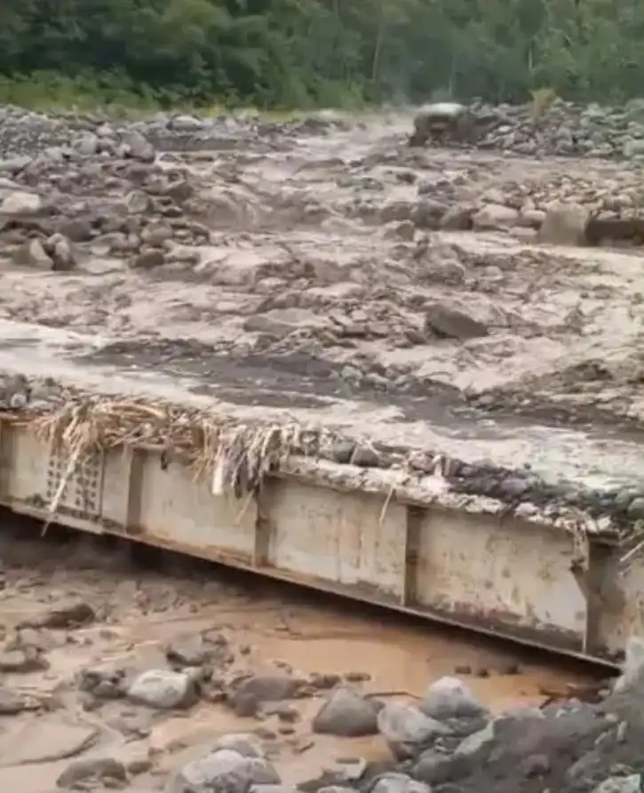 Ketika Semeru 'Batuk': Sabtu Sore yang Bikin Lumajang Deg-degan Karena Lahar DinginKetika Semeru 'Batuk': Sabtu Sore yang Bikin Lumajang Deg-degan Karena Lahar Dingin