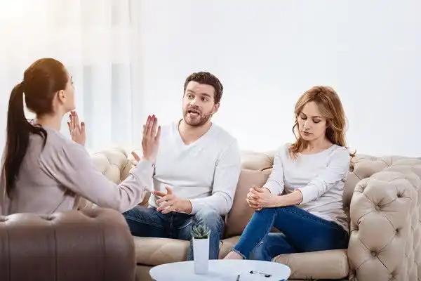 Bicara Terlalu Banyak Bisa Jadi Tanda Kamu Tidak Percaya Diri