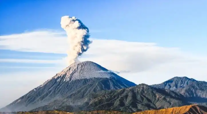 Jawa Timur Paling “Panas” di Indonesia? Ini Penyebab Banyaknya Gunung Api