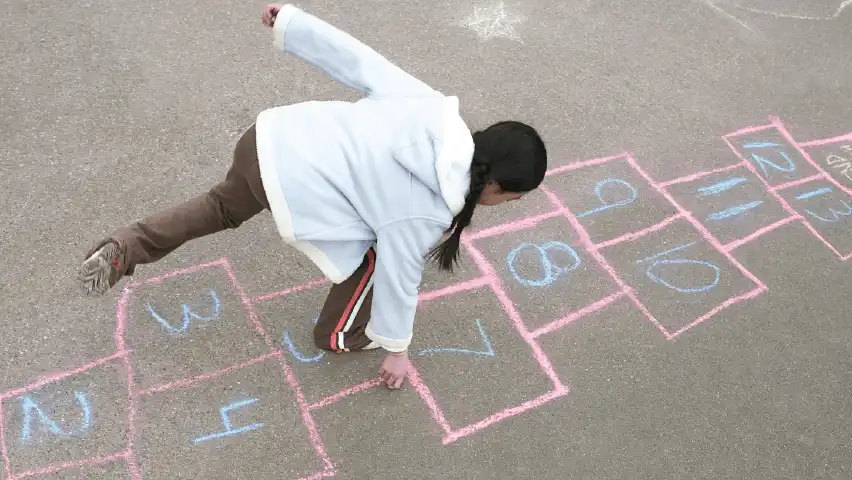 Aroma Hujan & Tawa Lepas: Kangen Masa Kecil?