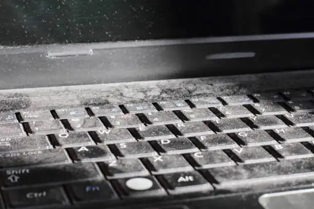 Jangan Asal! Ini Cara Benar Bersihkan Laptop dari Debu