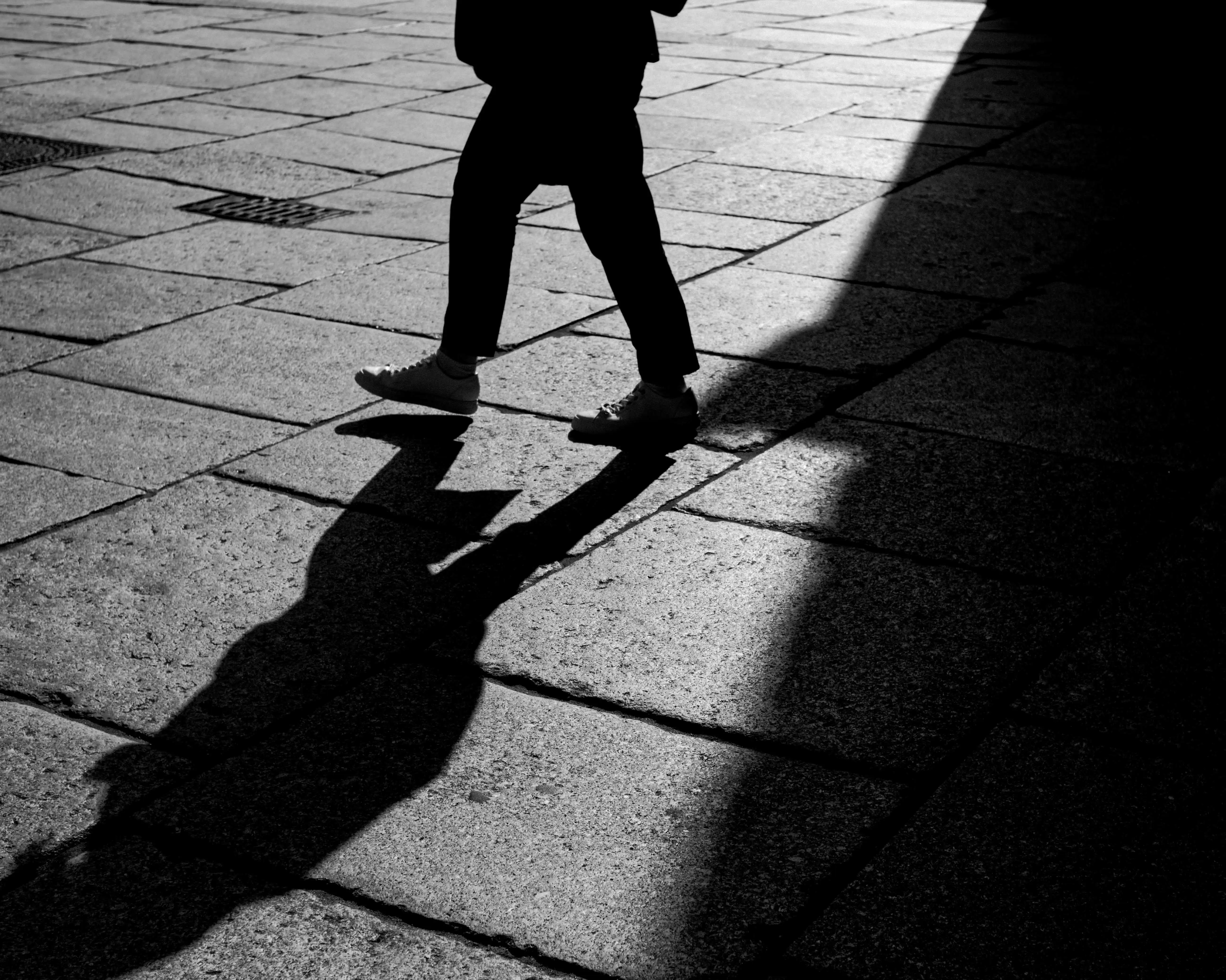 Alasan Bayangan Mendadak Bantet Saat Matahari di Atas Kepala