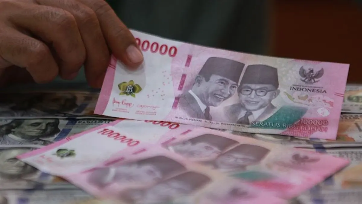 Rekor Kelam Sejarah Baru Ekonomi Indonesia Saat Rupiah Hari ini Terperosok Ke Angka Rp 17.600 Per Dollar AS di Tengah Guncangan Global Mei 2026