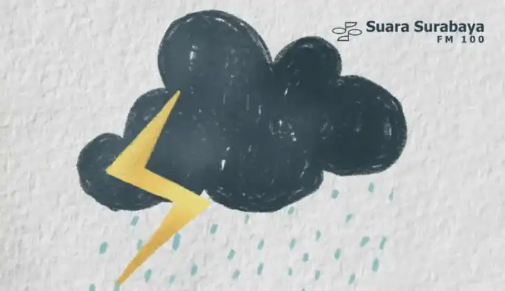 Hujan & Petir Siang Ini di Jatim: Siapkan Payung Sejak Pagi
