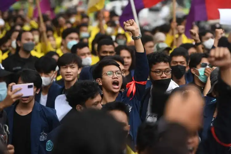 Tembok Tak Lagi Punya Telinga: Saat Anak Muda Berani Bersuara