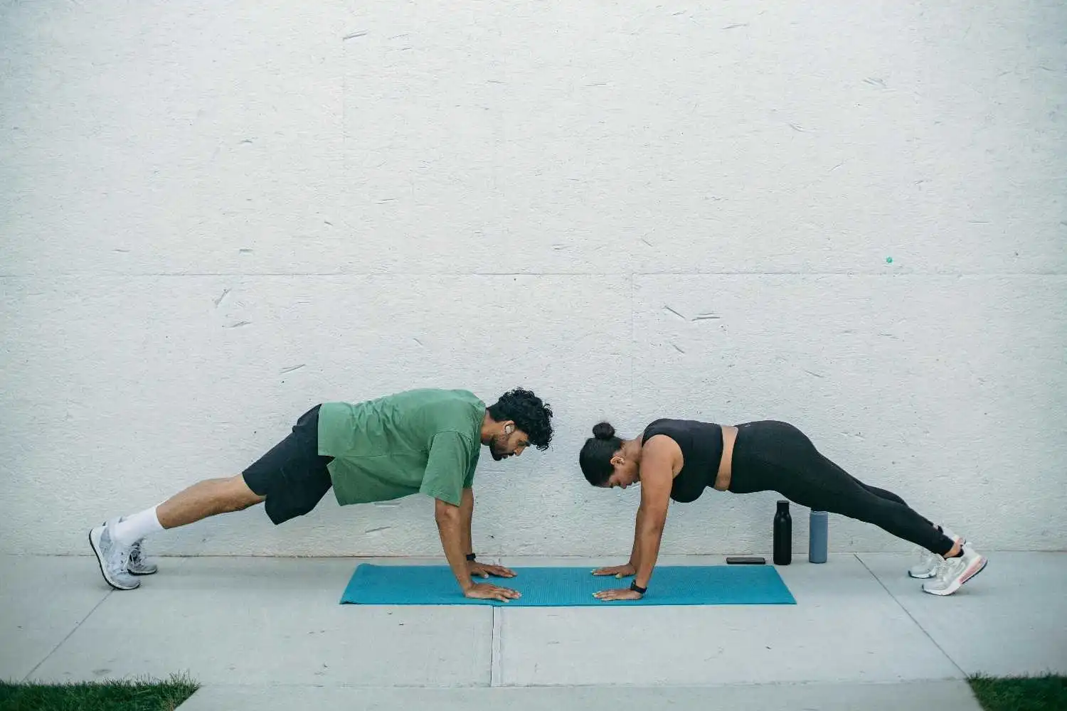 Stop Jadi Generasi Jompo! Lakukan 5 Gerakan Ini Demi Pinggang Gak Gampang 'Krek'!