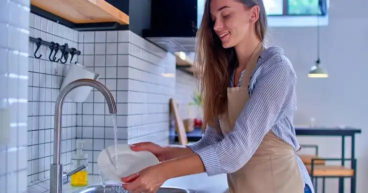 Langsung Cuci Piring Setelah Makan? Ternyata Bisa Ungkap Kepribadianmu