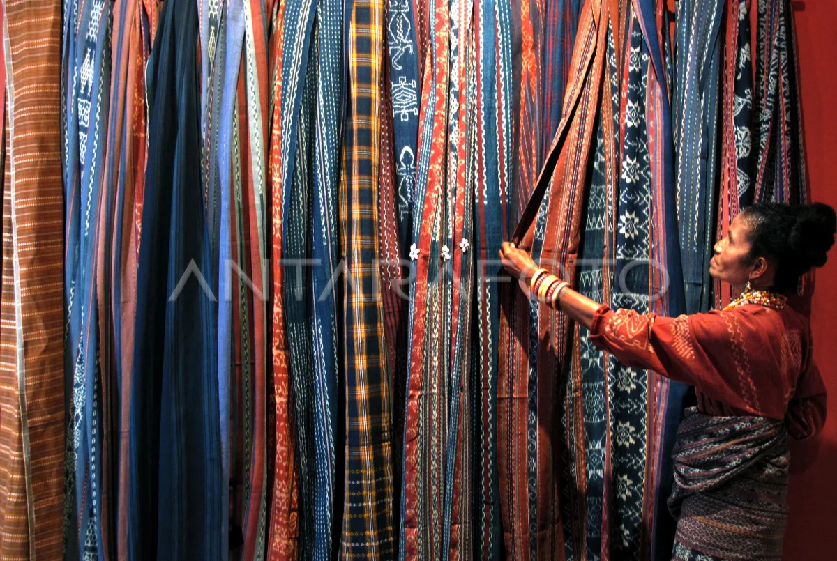 Mengenal Tenun Ikat Sikka, Kain Tradisional NTT yang Mendunia