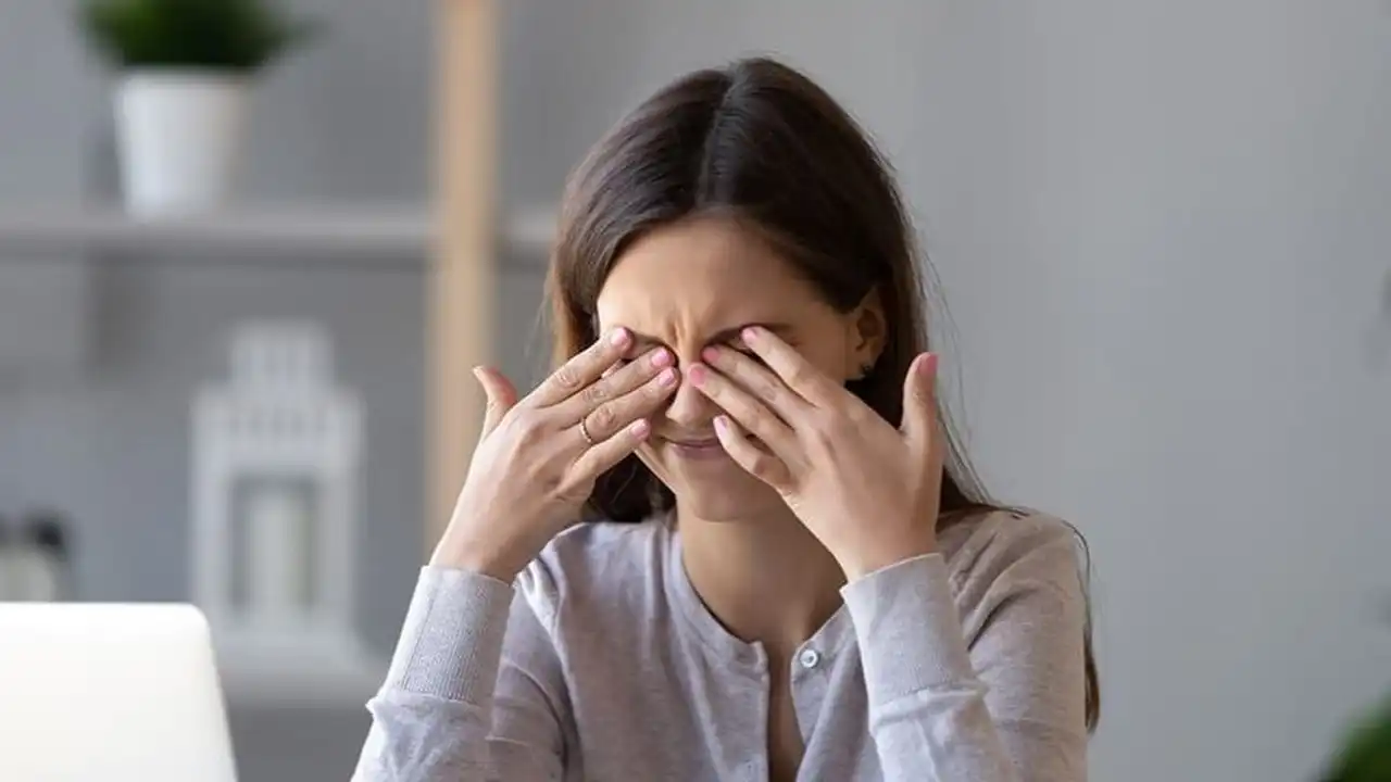 Waspada Kebiasaan Pagi yang Bikin Mata Perih dan Tidak Nyaman