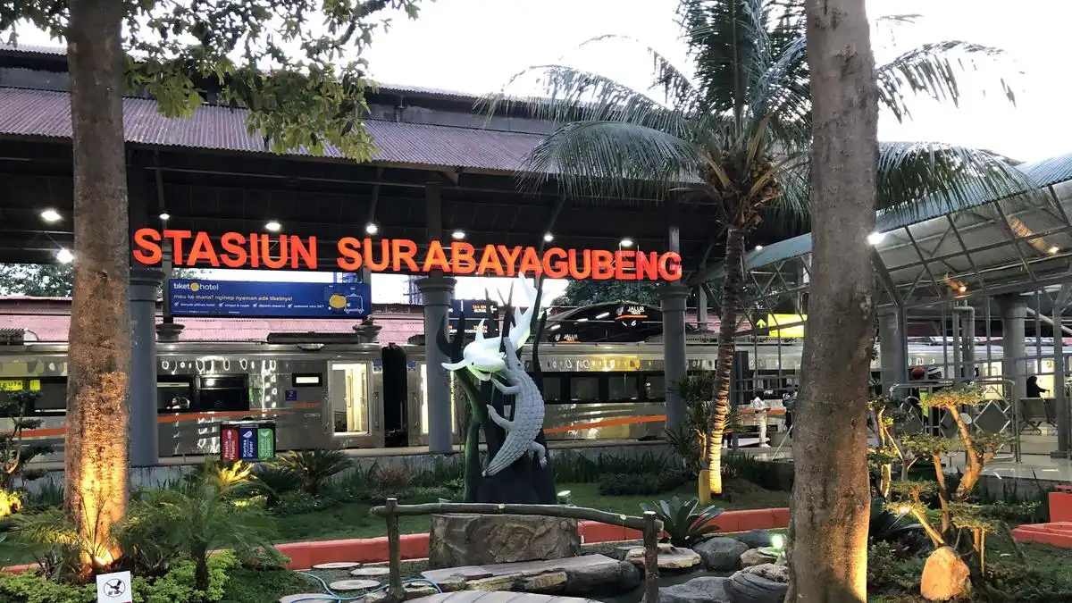 Perjalanan Ke Surabaya Lewat Jalur Kereta? Berikut Deretan Lokasi Stasiun yang Ada Di Surabaya