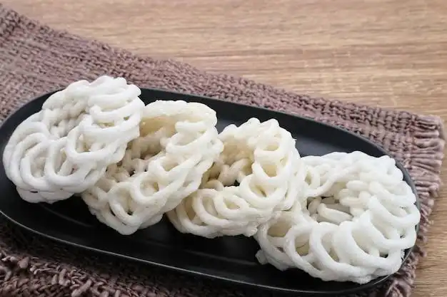 Pentingnya Kerupuk: Pendamping Wajib Nasi Goreng yang Tak Tergantikan