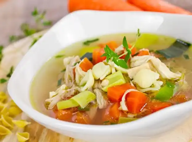 Rahasia Hangat Jiwa Saat Cuaca Mendung: Sop Ayam!